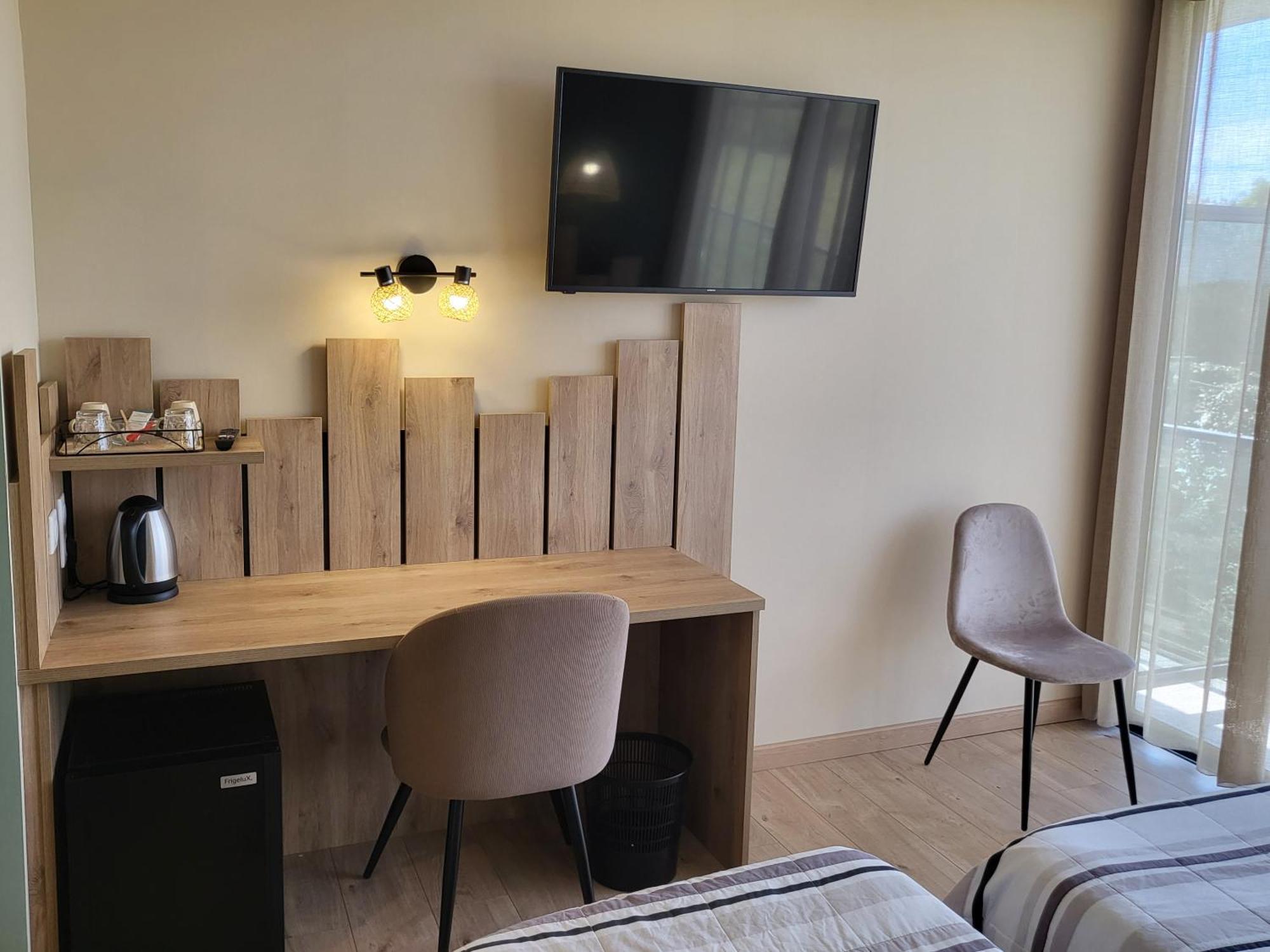 Logis Le Cadusia Hotel Chaource Luaran gambar
