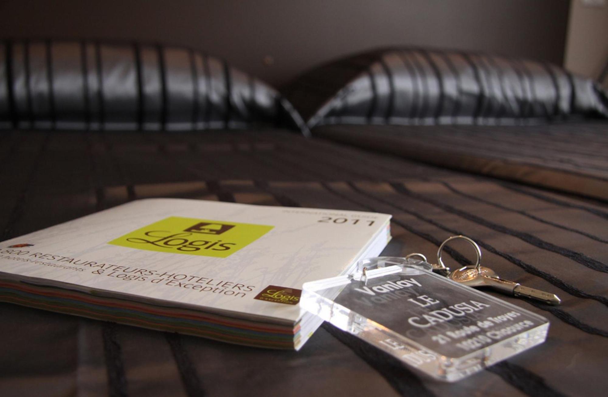 Logis Le Cadusia Hotel Chaource Luaran gambar