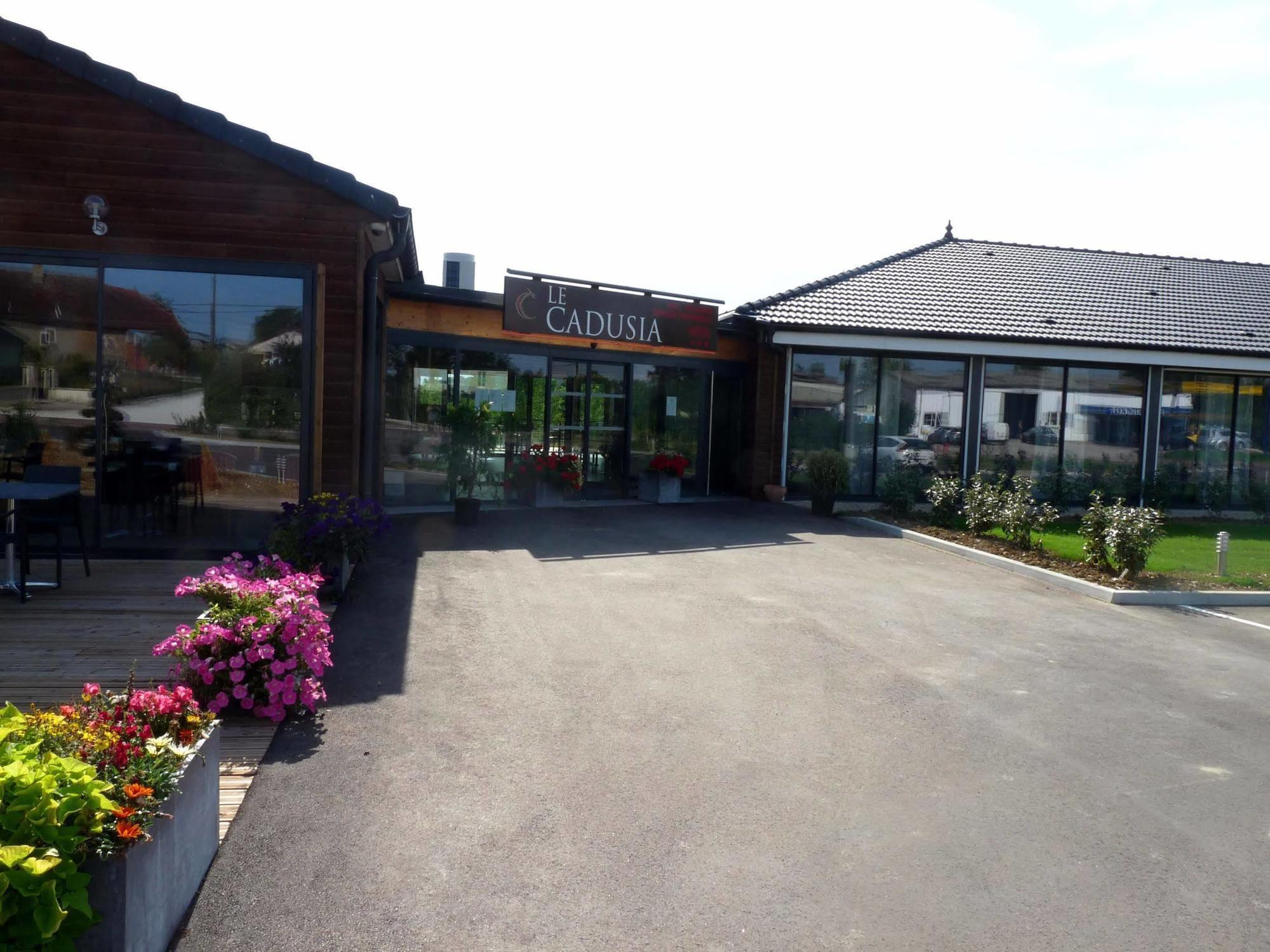 Logis Le Cadusia Hotel Chaource Luaran gambar