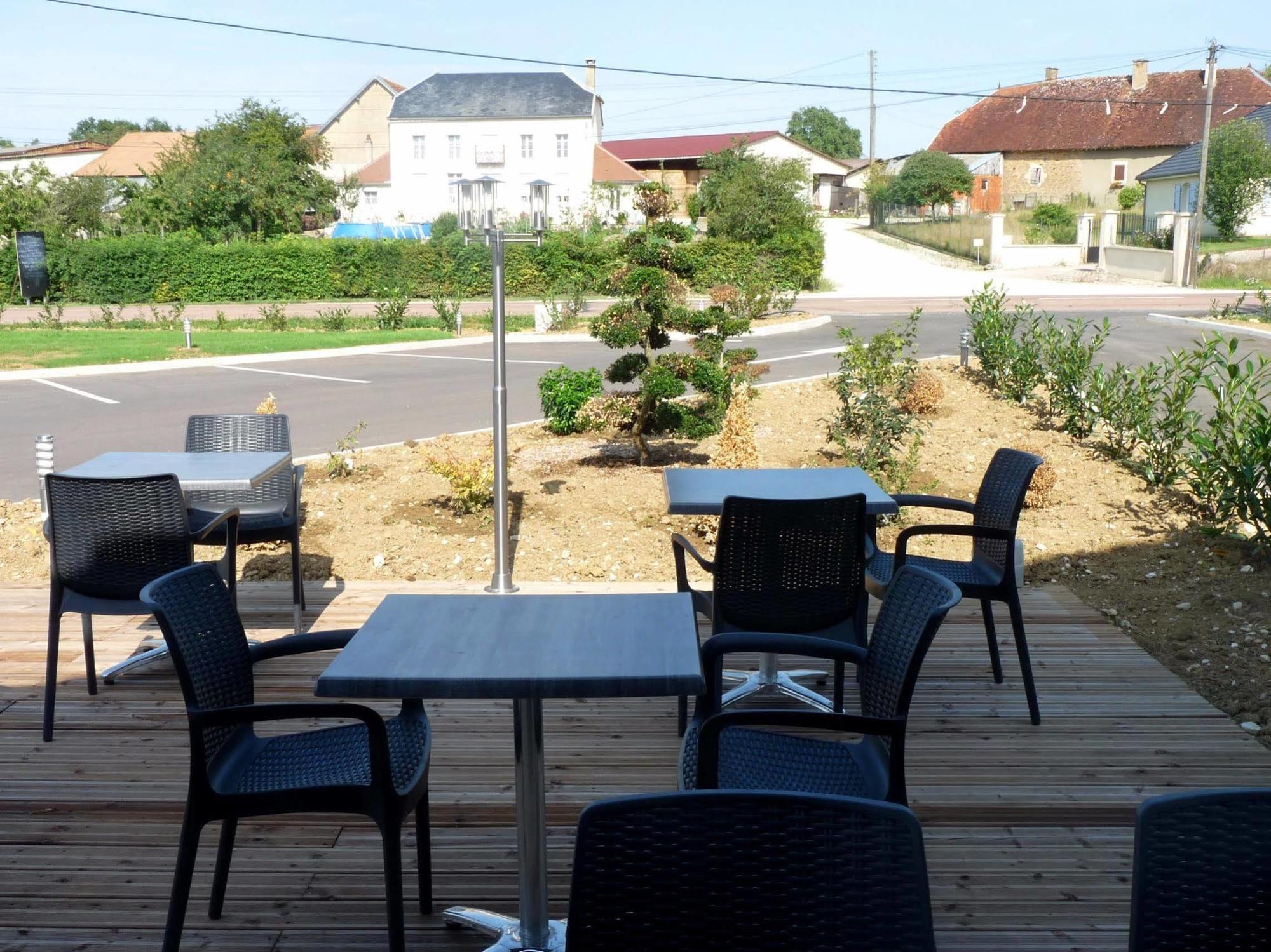 Logis Le Cadusia Hotel Chaource Luaran gambar